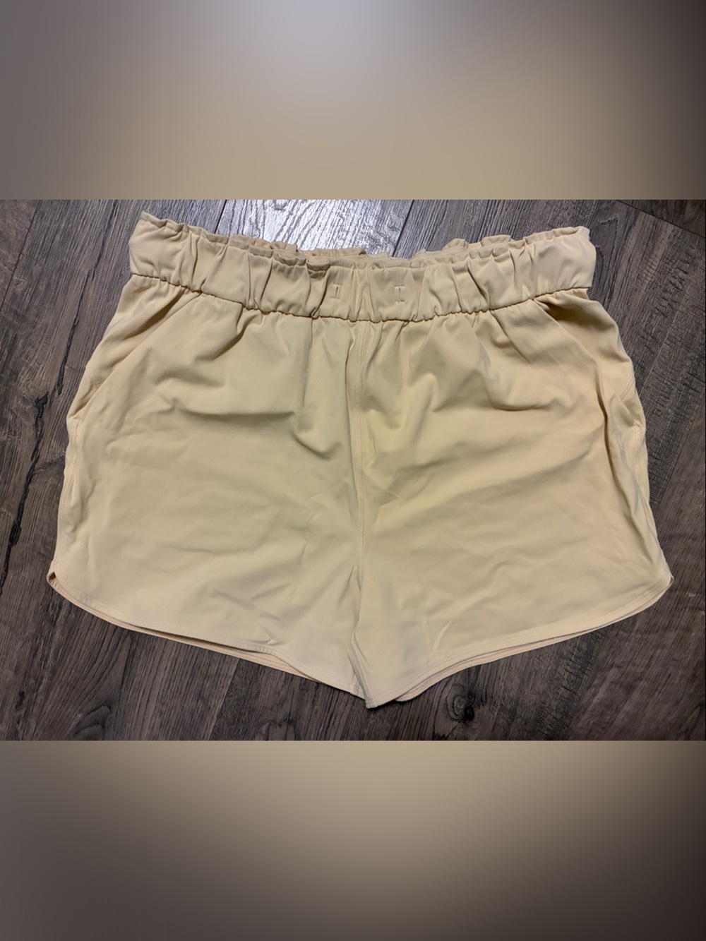 Lululemon Stretch Luxtreme High-Rise Short 3.5" – Color: Prosecco – Size: 10